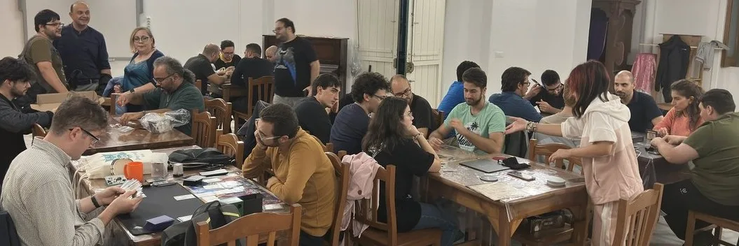 Tavoli di gioco durante un evento dell'associazione